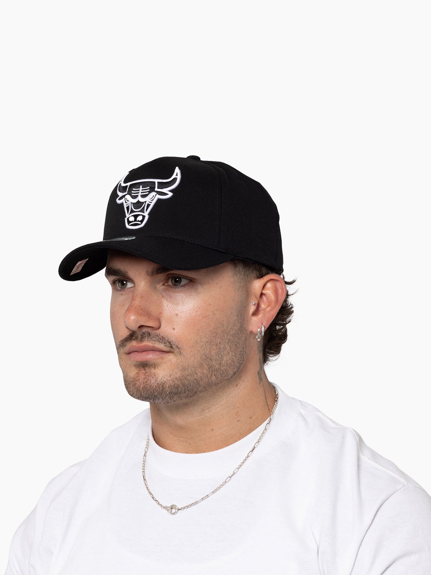 MITCHELL & NESS Snapback Black and White Bulls