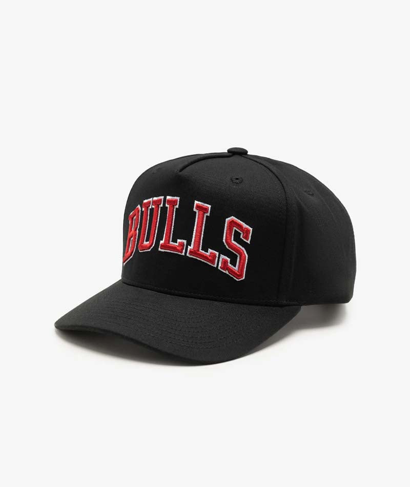 MITCHELL & NESS - CHICAGO BULLS WORDMARK MVP ADJUSTABLE SNAPBACK - BLACK