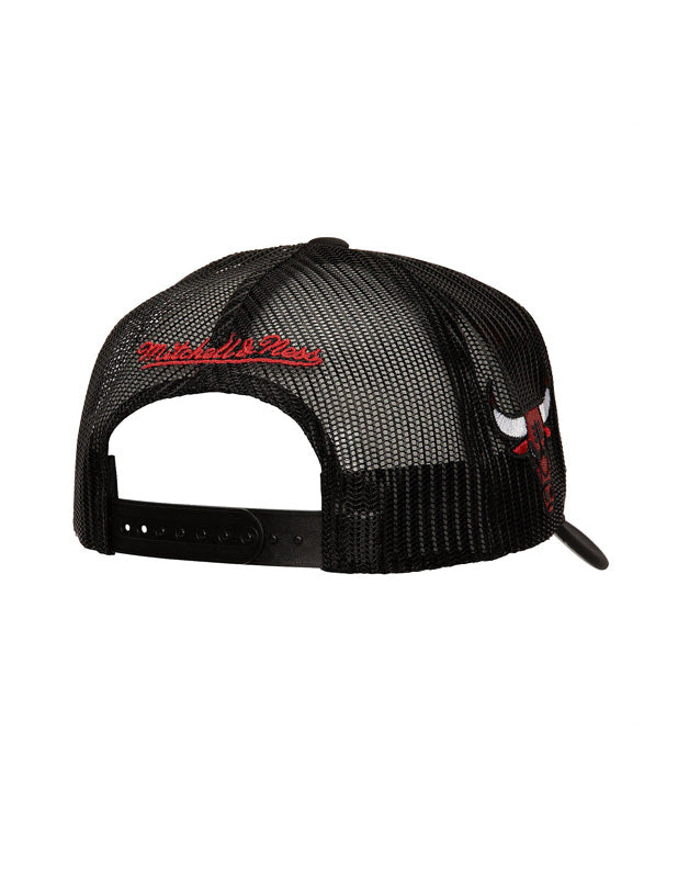 MITCHELL & NESS Snapback Classic Script Trucker Bulls - Black