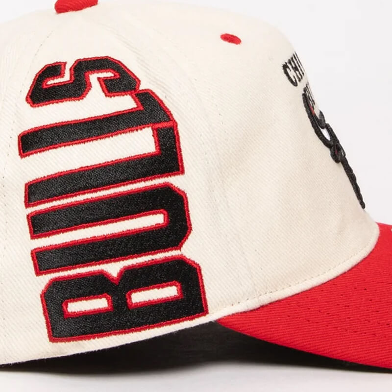 MITCHELL & NESS - Chicago Bulls Side Sweep Deadstock Snapback