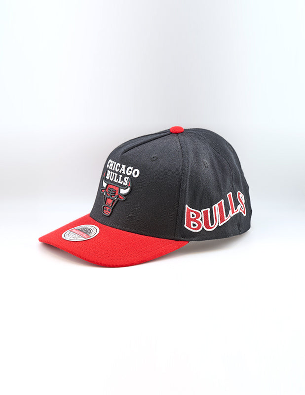 Mitchell & Ness Swerve Classic Bulls Black/Red Snapback