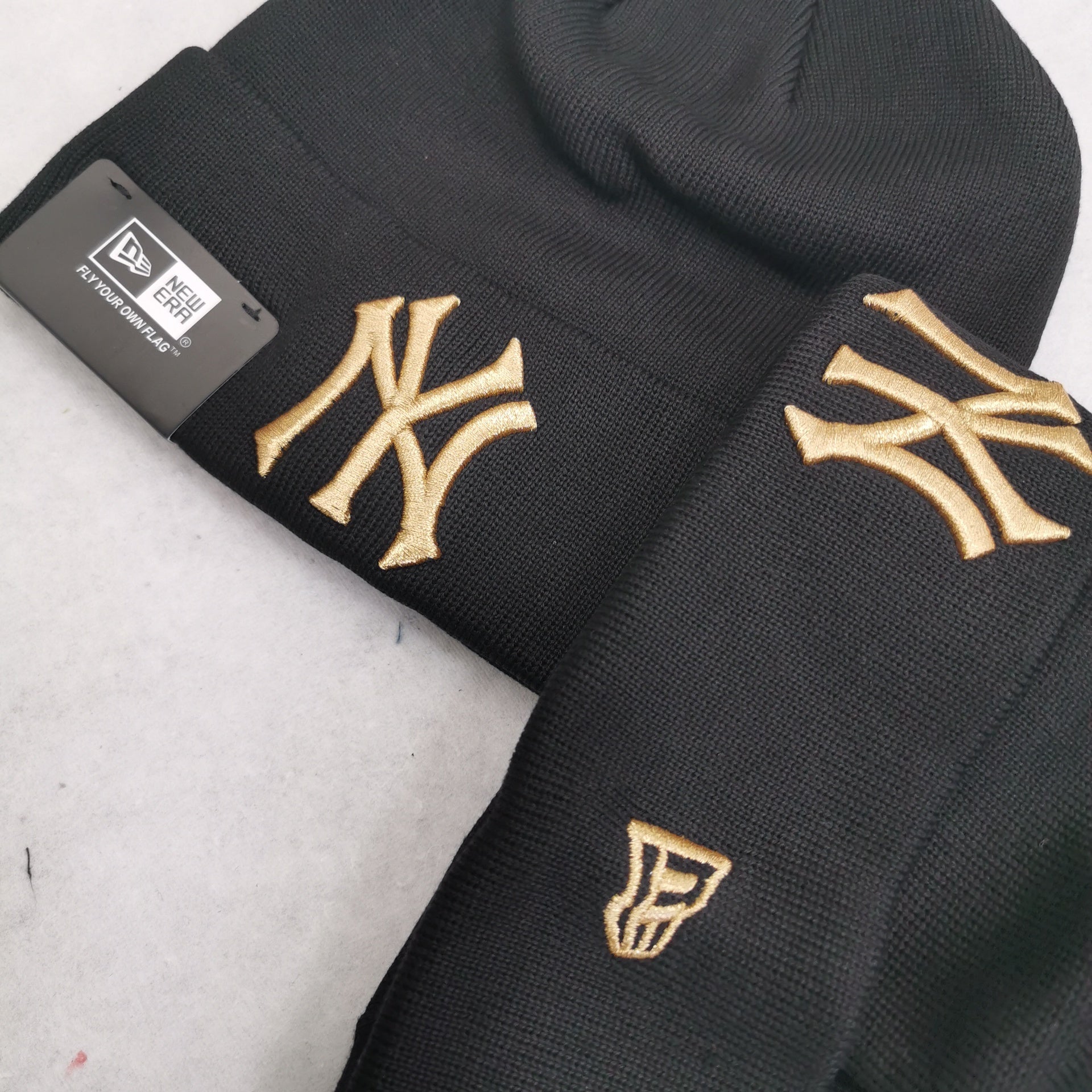 New Era - New York Yankees Knit Beanie - BLACK/GOLD